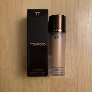 NEW Tom Ford Traceless Soft Matte Foundation
Shade 2.7 Vellum DISCONTINUED